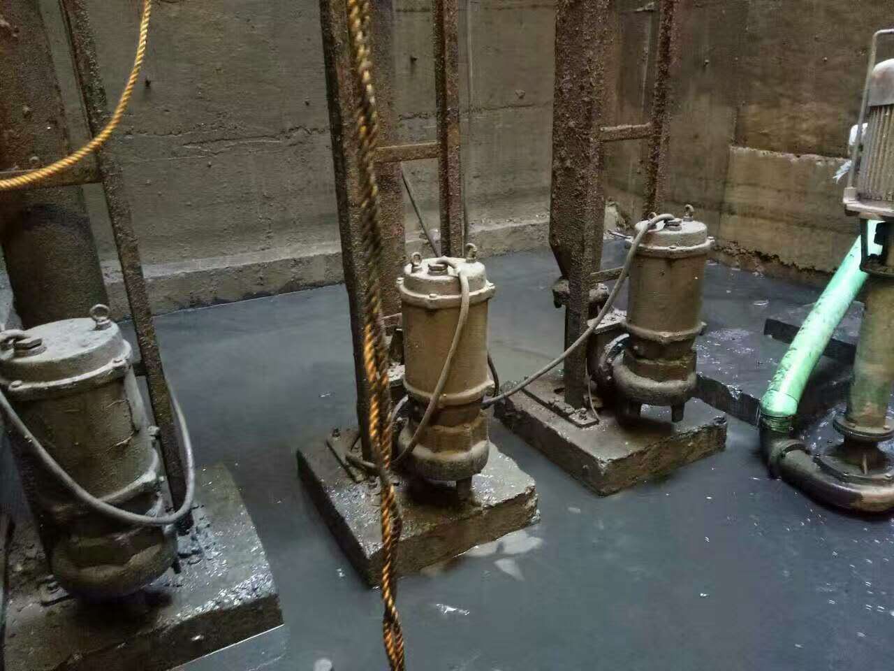 麻江污水池清理