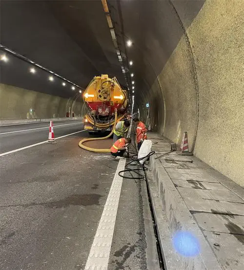 麻江隧道排水渠清淤